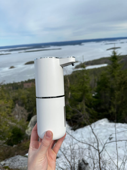 Kädentunnistimella varustettu saippuakone ladattava