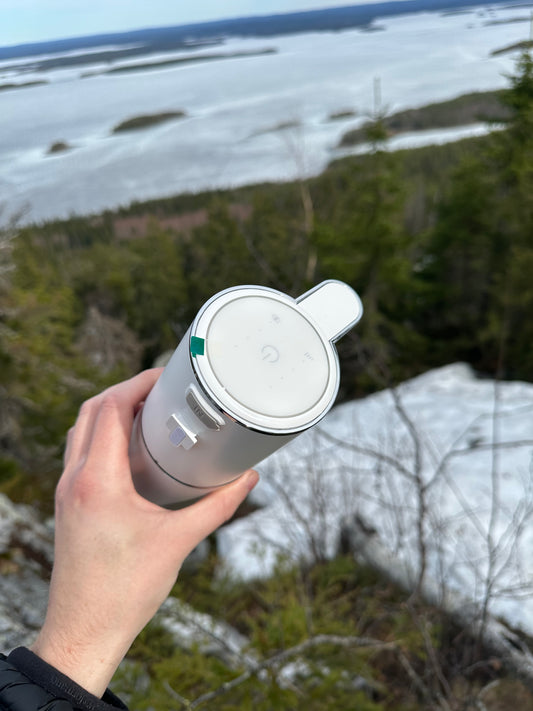 Kädentunnistimella varustettu saippuakone ladattava